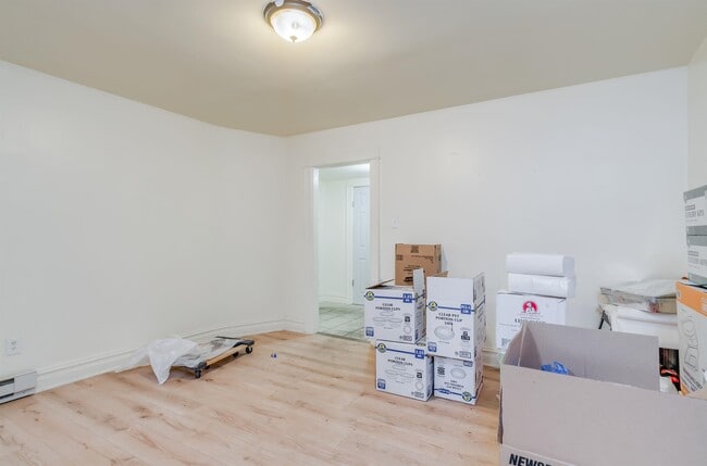6A Rose Ave Unit 2R