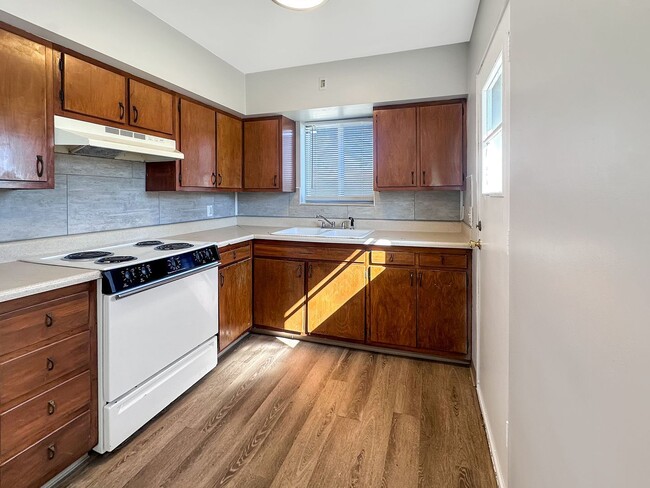 Photo - 2836 S Burdick St