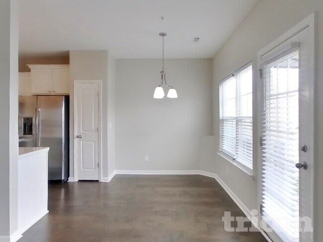 Photo - 704 Finse Dr