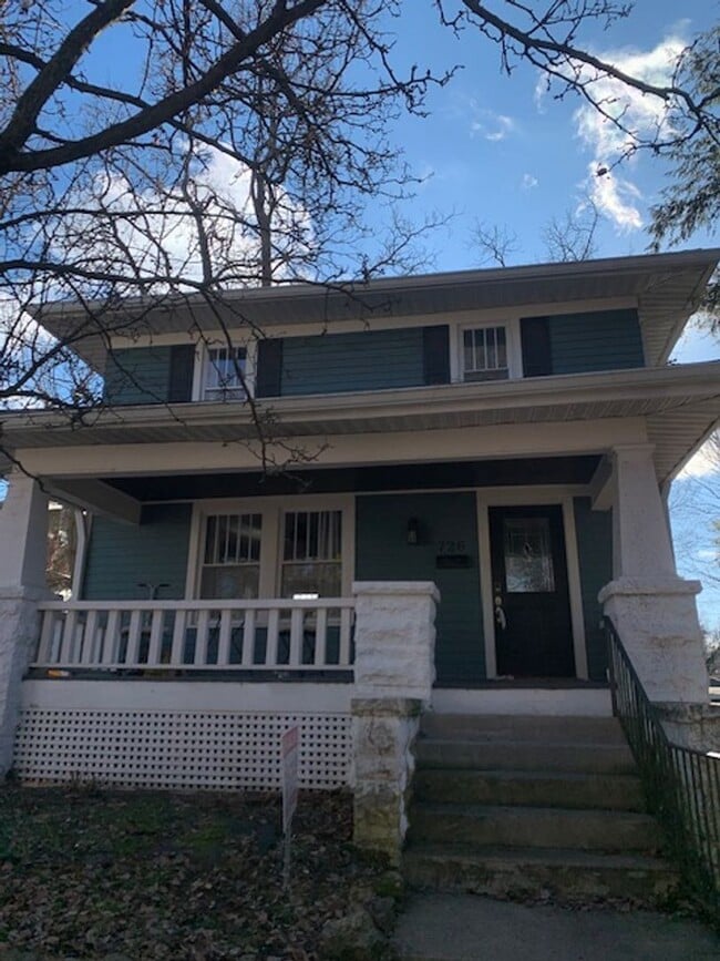 Building Photo - Beautiful 5 bedroom Home Located Near IU! ...