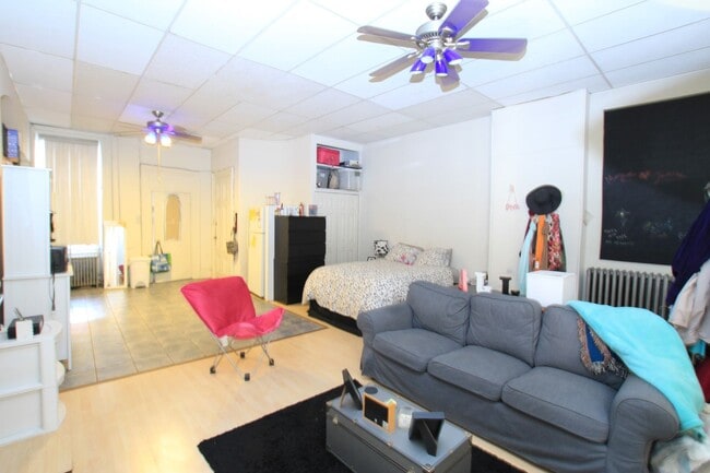 Building Photo - 2004 Chestnut St Unit 2F