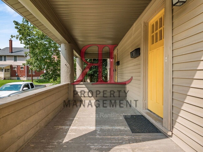 Photo - 954 Stanley Ave