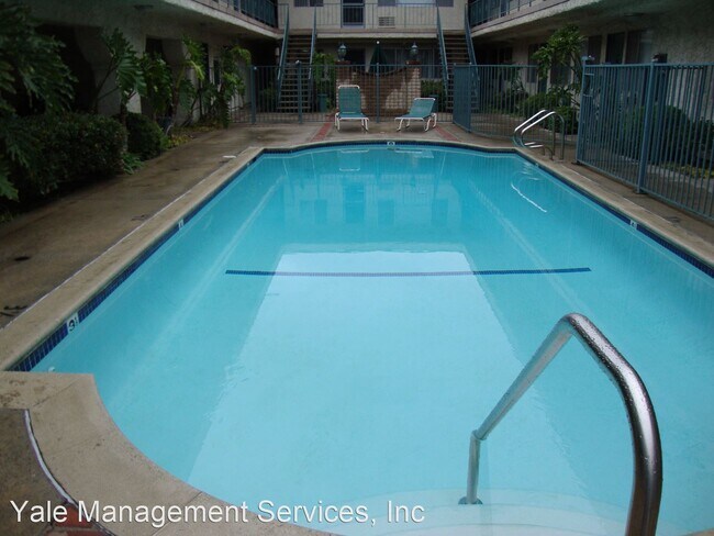 Photo - 18355 Collins St