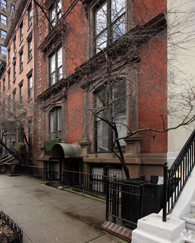 14 W Tenth St