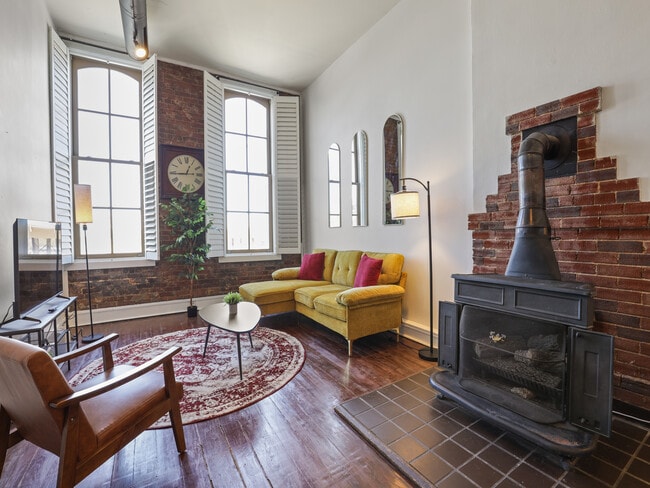 Building Photo - 66 S Front St Unit 21