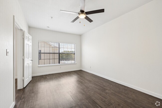 B2 2BR, 2BA - 954SF - Primary Bedroom