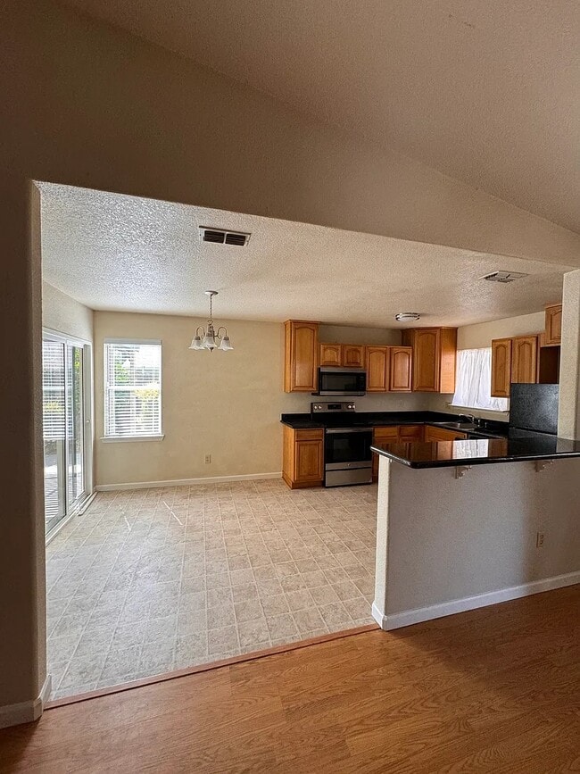 Photo - 5327 Hillsdale Blvd