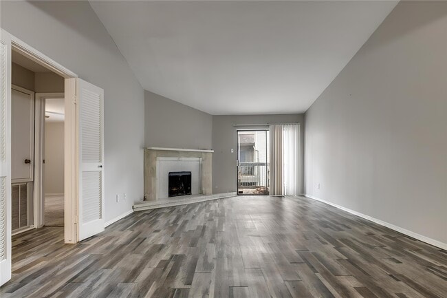 Photo - 9707 Richmond Ave. Unidad 34