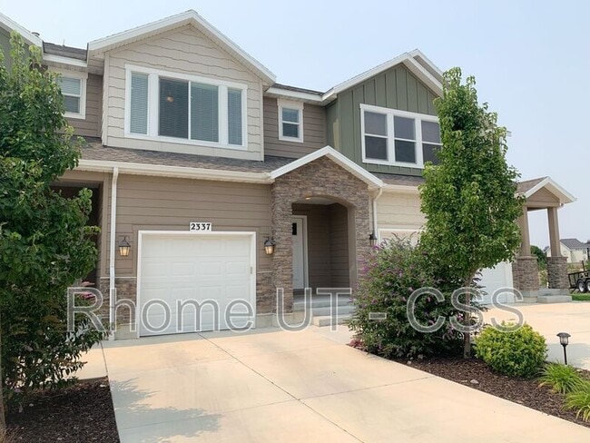 Building Photo - 2337 W Cresthaven Ln Rental