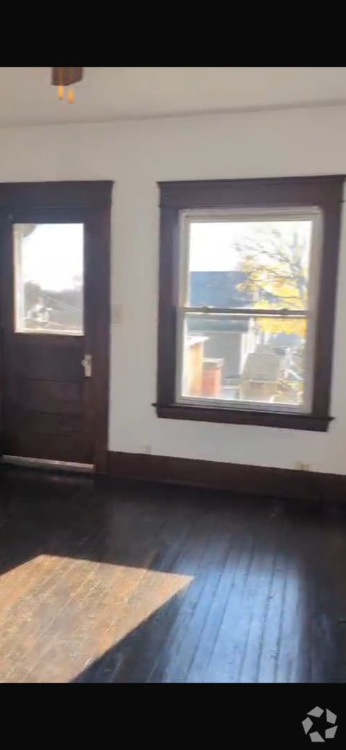 Building Photo - 8911 Denison Ave Unit 4 Rental
