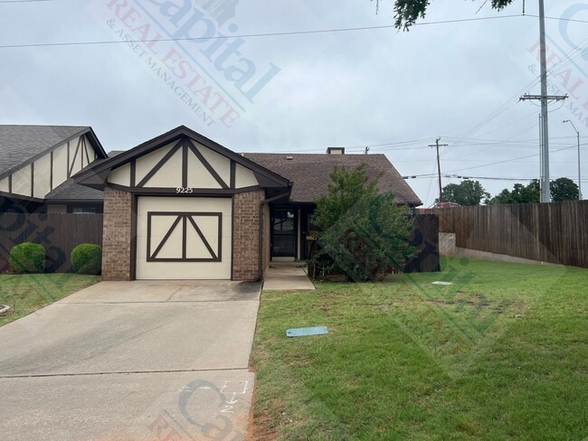 Building Photo - 2 Bedroom Duplex
