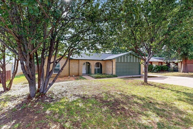 Photo - Arlington Gem Waiting On You!!!