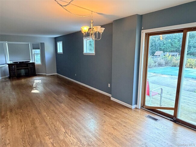 Photo - 484 N Magee St