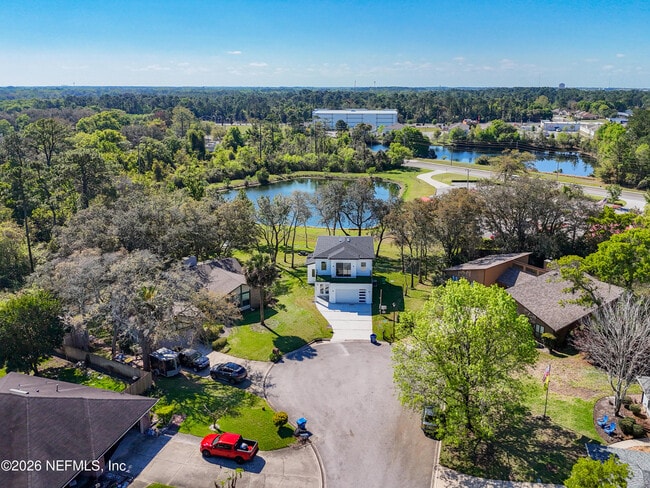 Building Photo - 2121 Broadwater Dr