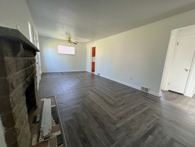 Photo - Modern 3 bedroom, 1.5 bathroom home in Bethel Park