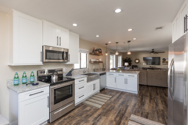 NEWER KITCHEN - 50 Westfield Ln