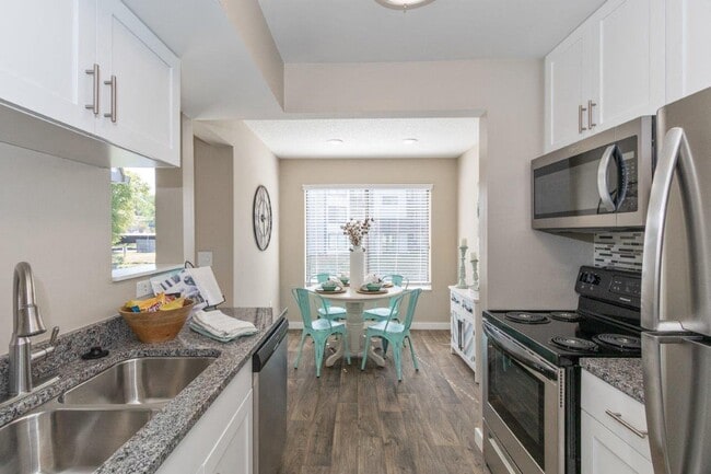 Photo - Lakeside Crossing at Eagle Creek Apartment...