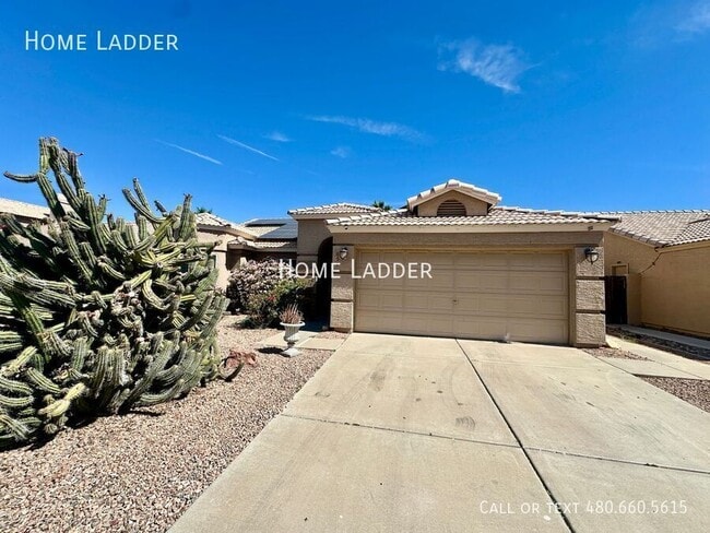 Building Photo - 654 W Country Estates Ave