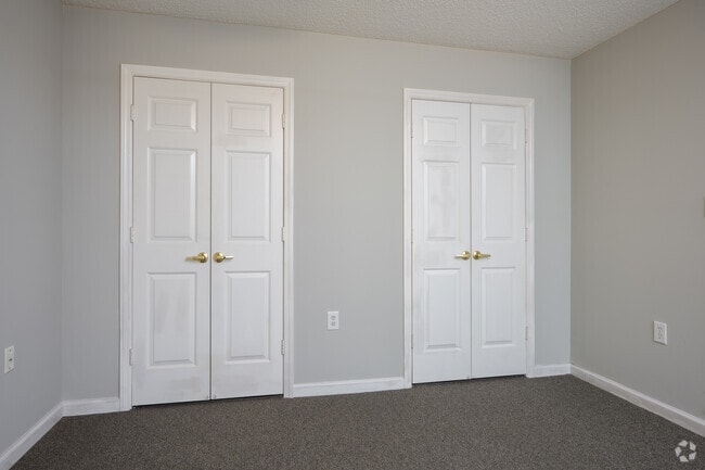 2BR, 1BA - 800SF - Bedroom
