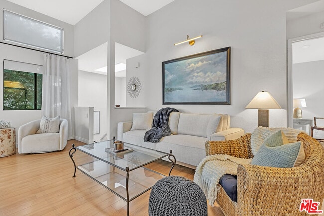 Photo - 2336 Elden Ave