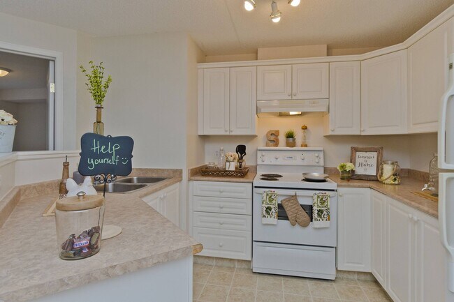 Building Photo - Somerset Pointe