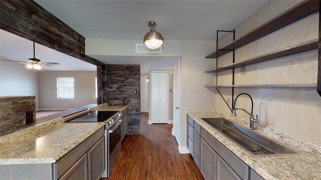 Photo - 8309 Chesham Dr