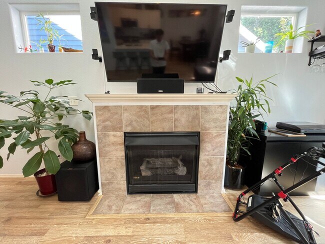 Photo - Lovely 2Bd + 2.5Ba in Beaverton!! Minutes Away From Nike! New Roof, Fence, Paint and Additional B...