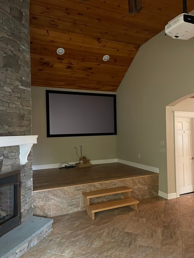 Photo - 378 W Main St