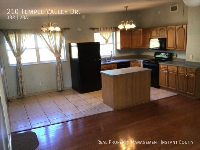 Photo - 210 Temple Valley Dr