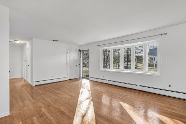 Photo - 4 Soundview Ave