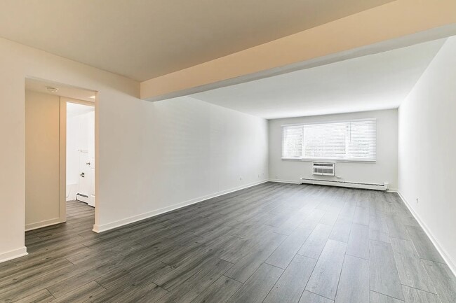 Photo - 705 S Milwaukee Ave