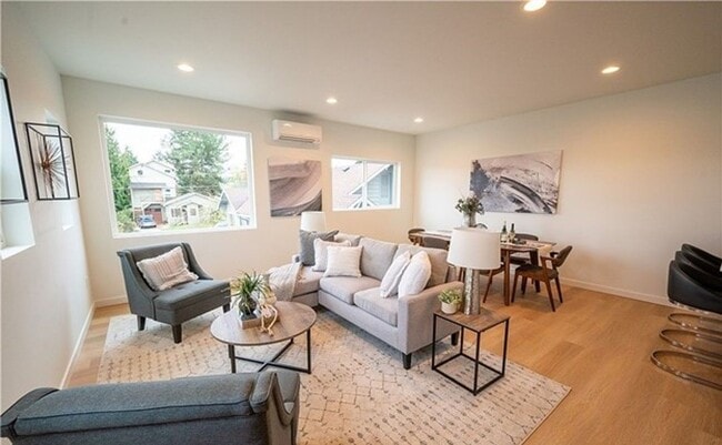 Photo - 936 N 90th St