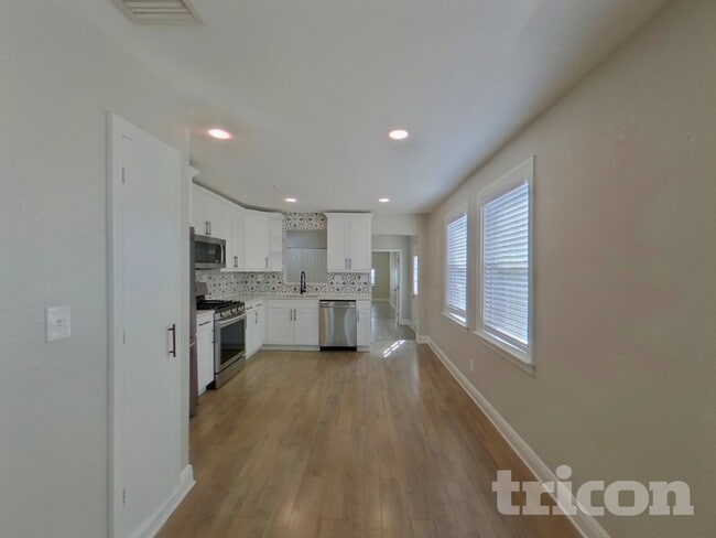 Photo - 2462 6th Ave N