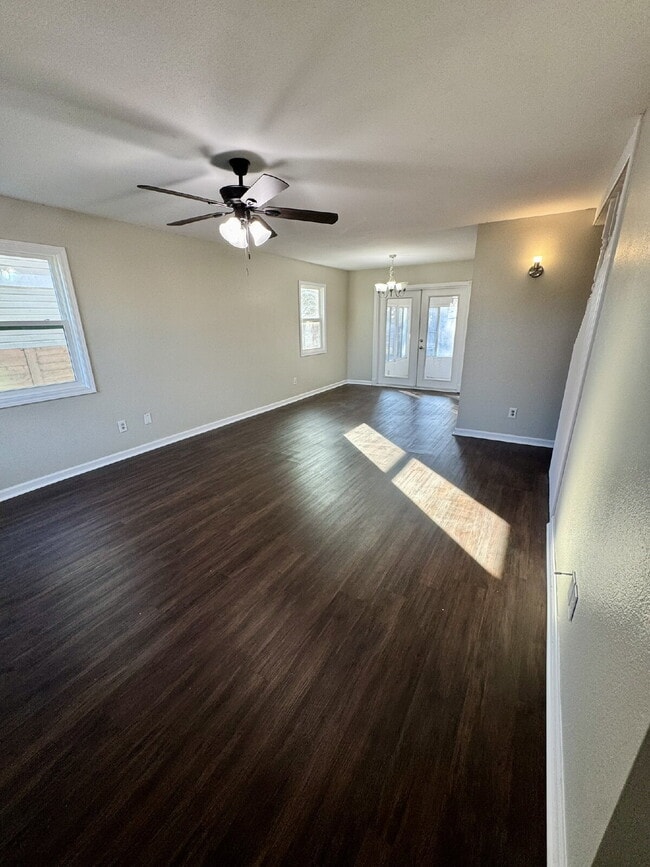 Photo - FRESHLY PAINTED 4 bedroom home in Lynn Haven!