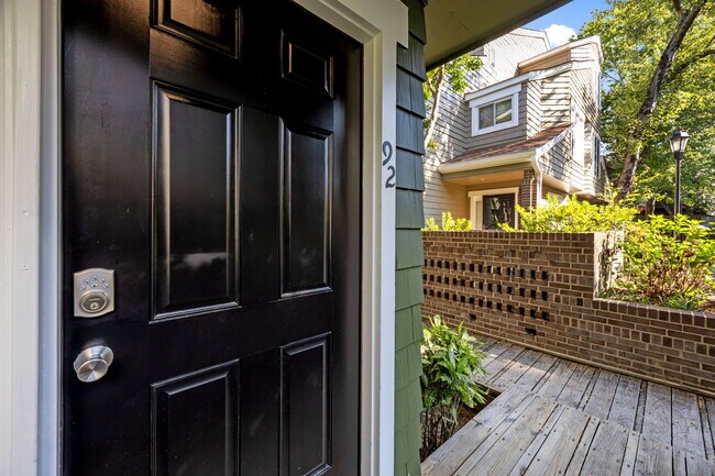 Photo - 425 W 8th St