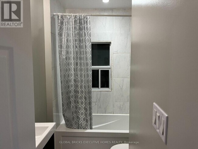 Photo - 367 Kipling Ave