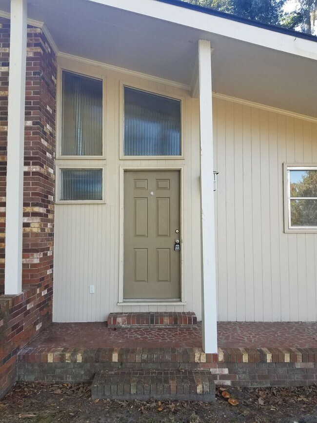 Photo - Charming 3BD/2BA Two-Story Home with Picturesque Pond Views in Lakeland