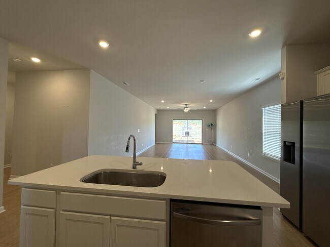 Photo - 280 Shangrila Wy