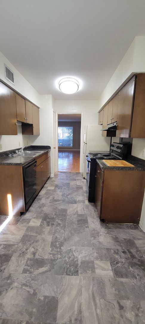 Photo - 7000 Creswell Rd Unit Villa Contessa #111