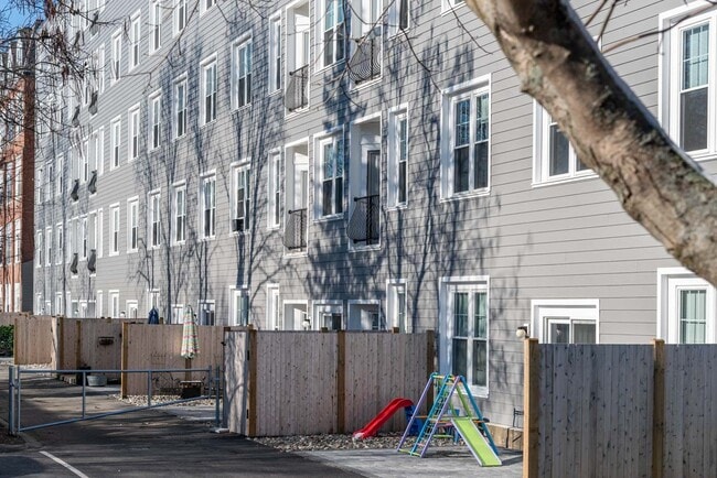 Townhouse Apartments