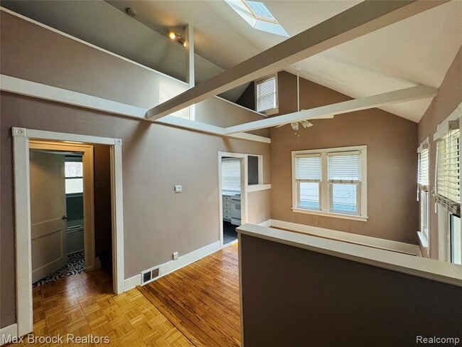 Photo - 510 Stratford Rd