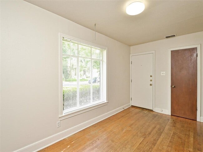 Photo - 1814 W 38th St