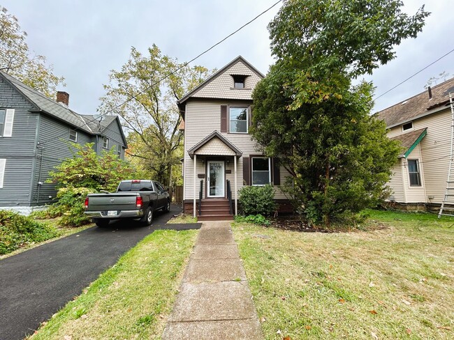 Building Photo - Beautifully Updated 3-Bedroom Home in Eucl...