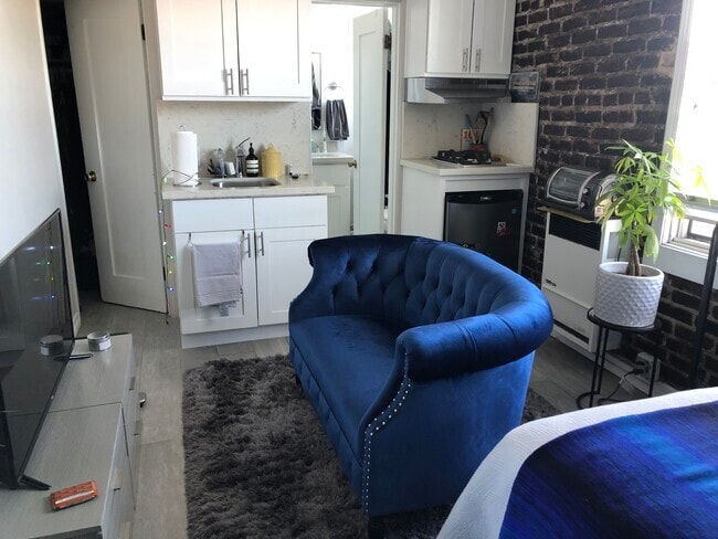 # 316 - Hollywood Melrose Apartments