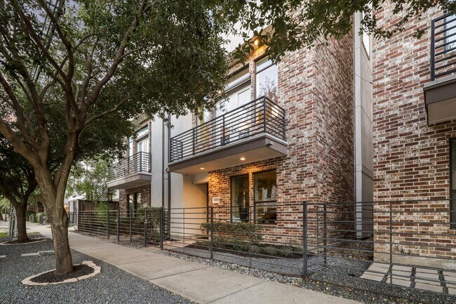 Photo - 1717 Silver St