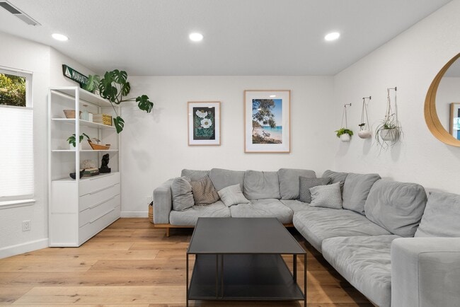 Photo - 3850 Bramble Ln