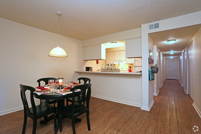Dining/ Kitchen