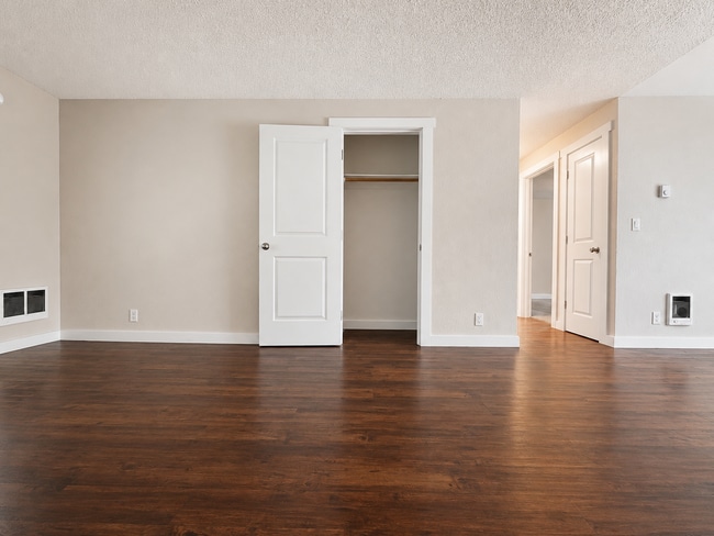 Photo - 310-316 S. Manzanita Court Unit 314
