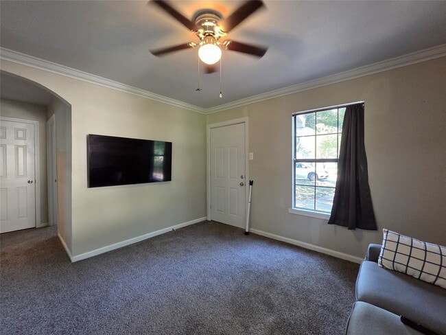 Photo - 10209 Palestine St