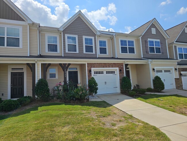 Photo - Well Maintained Large townhome in Steele Creek
